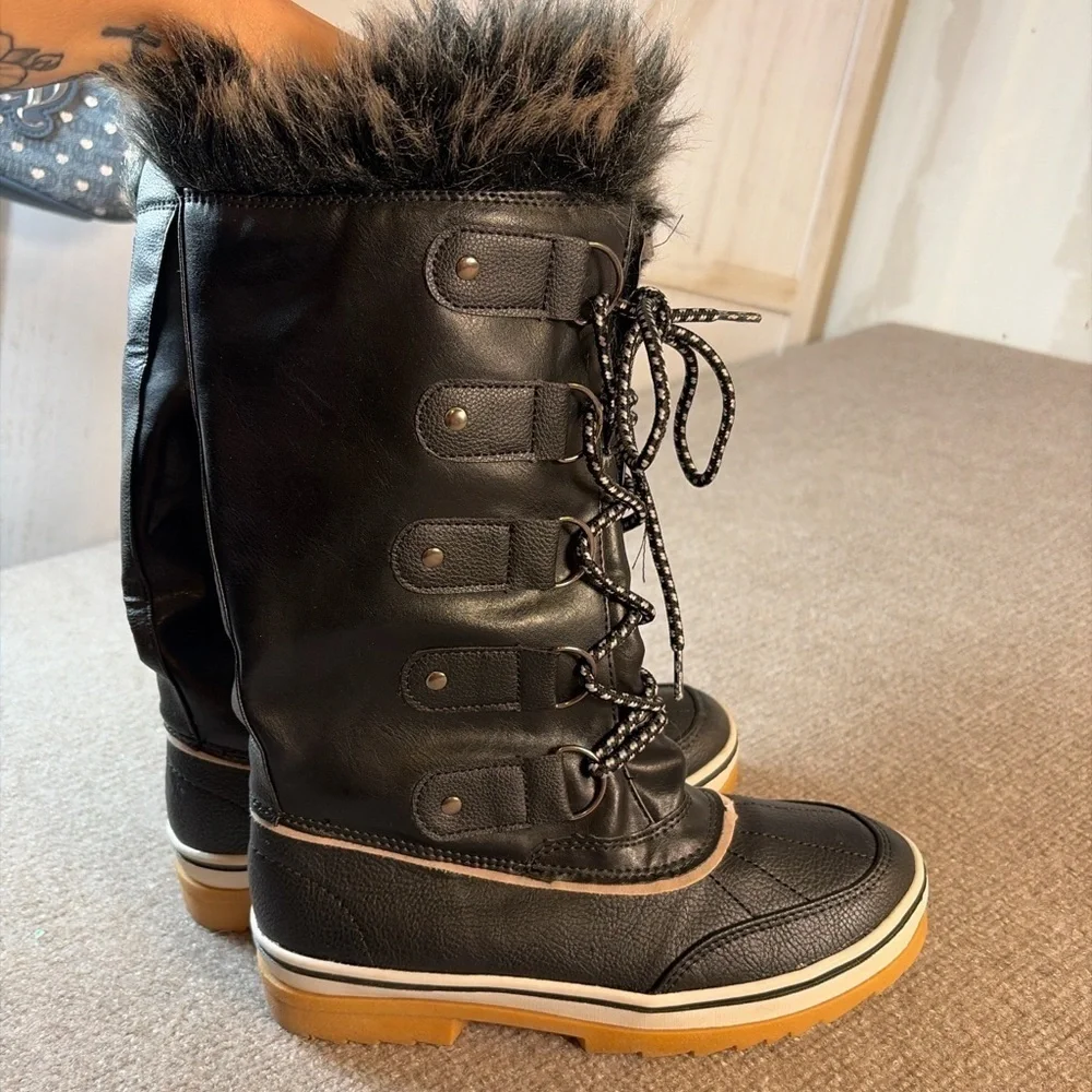 Women's Black Winter Boots with Faux Fur Trim
